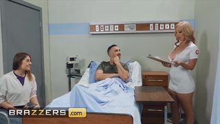 Медсестра с силиконовыми буферами трахнулась с женатым пациентом в больнице