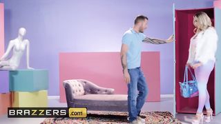Оливия Остин прикидывается секс куклой во время траха с миллиардером