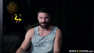Алексис Фокс на лесбийской оргии после ганг банга с порно актерам