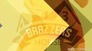 Секс челленджи и анальные групповухи на съемках реалити-шоу Brazzers House
