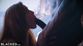 Рыжая россиянка с подругой сделали двойной минет негру в горах