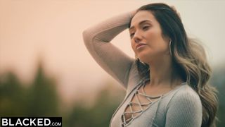 Ева Ловиа отправила сестру на массаж и трахнулась с её мужем негром