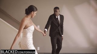 Черный актер уломал на еблю Софию Леон после свадебной фотосессии