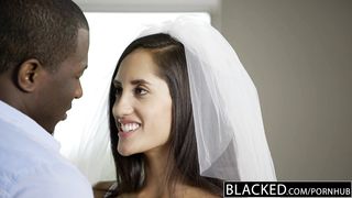 Жених разрешил невесте Хлое Амур перепихнуться с черным другом перед свадьбой