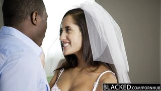 Жених разрешил невесте Хлое Амур перепихнуться с черным другом перед свадьбой