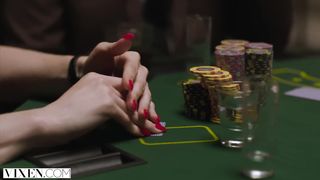 Миллиардер выиграл в казино секс с двумя порно актрисами