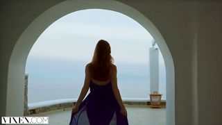 Красивый секс рыжей россиянки и иностранца в отеле с видом на море