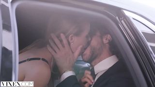 Николь Энистон порадовала своего мужчину минетом в машине и сексом
