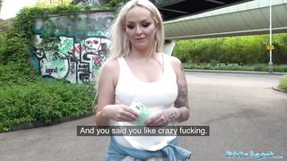 Пикап агент купил манду британской милфы в татуировках для ебли на улице