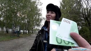 Россиянка Саша ради денег отсосала хуй незнакомца и дала себя выебать