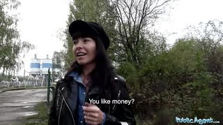 Россиянка Саша ради денег отсосала хуй незнакомца и дала себя выебать