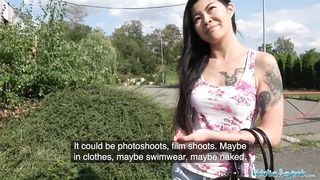 Азиатка в татухах берет с пикапера бабло за минет и секс на природе