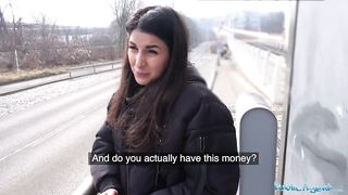 Онанист отпикапил за деньги одетую брюнетку под мостом