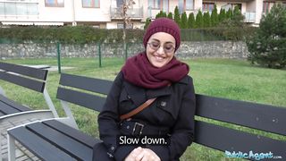 Сиськастая афганка в очках сосёт хуй пикап агента в парке ради бабок