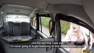 Две шлюхи лижут очко таксиста в позе фейсситтинга во время ЖЖМ в машине