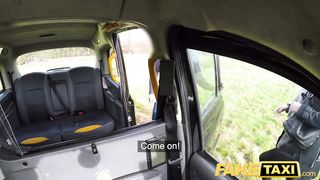 Два таксиста устроили пассажирке в дырявых колготках анальную еблю дуплетом