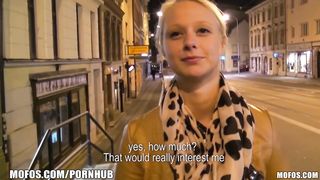 Чешская студентка взяла 20 тысяч крон и дала в анал пикаперу в подъезде