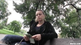 Пикап агент заплатил чешке за минет и еблю в машине у парка