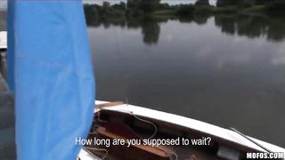 Пикап агент заплатил чужой девушке за еблю в лодке на озере