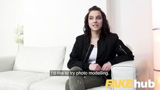 Молодая чешка отчислилась из универа, чтобы сниматься в порнухе
