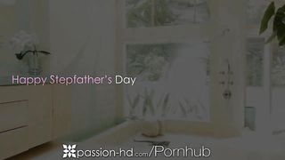 Падчерица исполнила минет на члене отчима в День отца