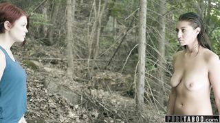 Научная сотрудница вылизывает пизду незнакомки до оргазма в лесу
