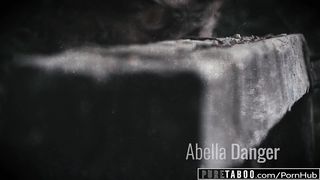 Брат грубо поимел сестру в рот, а татуированную мамку в очко