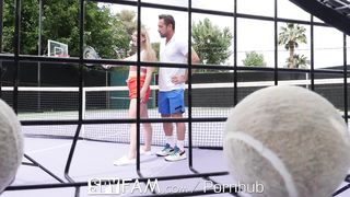 Брат сделал травмированной сестре куни вместо тренировки по теннису
