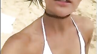 Реальная мастурбация латинки на публичном пляже