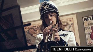 Дочка музыкант дует в хуй отца вместо тромбона