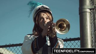 Дочка музыкант дует в хуй отца вместо тромбона