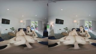 Большой хуй трахает две мокрые пилотки в VR формате