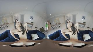 Большой хуй трахает две мокрые пилотки в VR формате