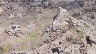 Путешественники ебутся на скале у озера со съемой с квадрокоптера