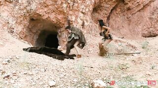 Первобытная азиатка нимфоманка ебется с пещерным человеком