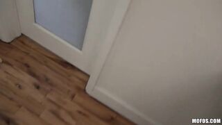 Преступление и наказание - воровка наказана горловым трахом и разъебом щелки