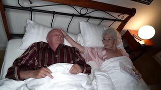 Внук натянул 80-летнюю бабушку в отлизанную киску, пока дед спал