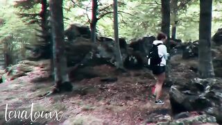 Туристка отсосала хуй гиду и потрахалась в скалистом лесу