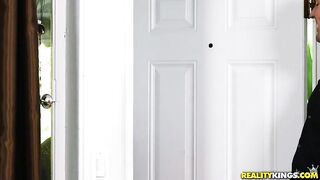 Рок-барабанщик ебет блондинку на занятии по музыке