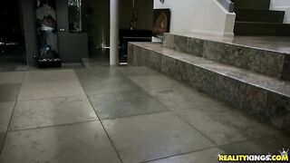 Жесткий примирительный трах до сквирта с латинкой с косичками