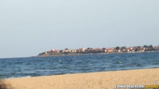 Вуайрист снял манду зрелки с обвисшей задницей и титьками на нудистском пляже