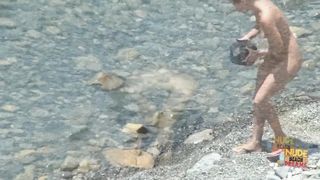 Реальный секс на нудистском пляже попал в камеру вуайериста