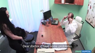 Зрелый доктор оттрахал в пизду и рот чешку, обкончав ей ебало
