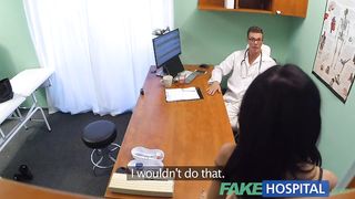 Россиянка с татухой на попке прыгает на твердом стояке доктора