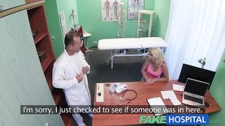 Доктор поймал нимфоманку на мастурбации в больнице и выебал после минета