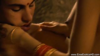Индийская парочка занимается красивым тантрическим сексом