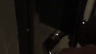 Негр заряжает ствол в пизду сексвайф, пока муж играет с клитором