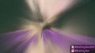 Готка неформалка сосет член и курит сигарету до финала в рот