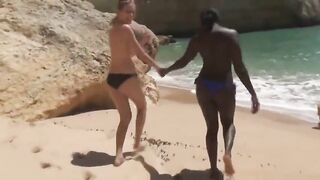 Чпокнул раком белую и негритянку на пляже под шум прибоя