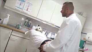 Два вагинальных кремпая подряд от врачей для немецкой медсестры